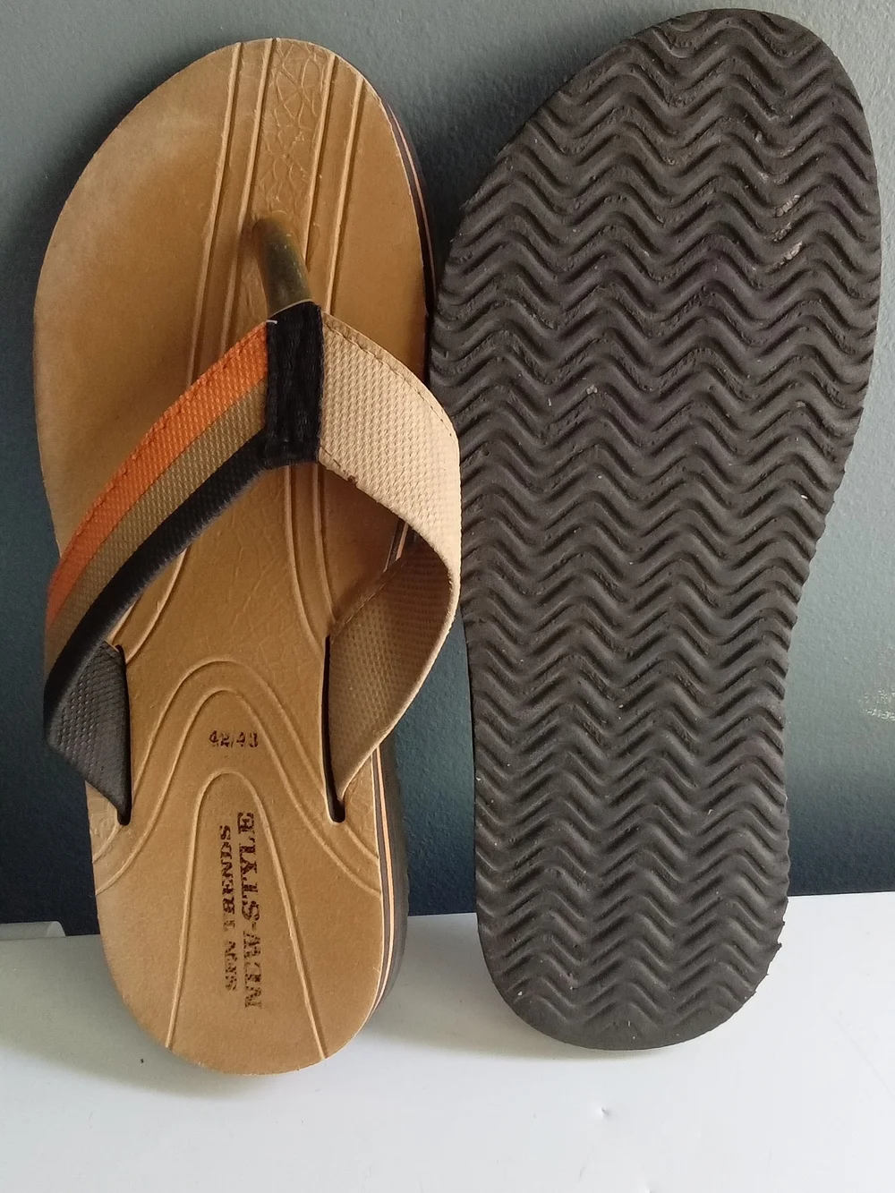 Sun Trends New Style Mens Flip Flops Tan‎ Orange Black Stripe Sandals Size 42/43